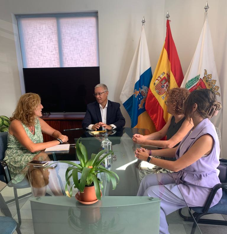 El Ayuntamiento estudia posibles líneas de colaboración con radio ECCA