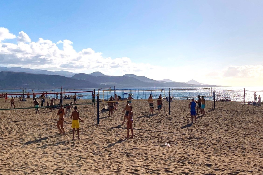 Ciudad de Mar actualiza la ordenación de las actividades de tenis playa, voley playa y futvoley en la playa de Las Canteras
