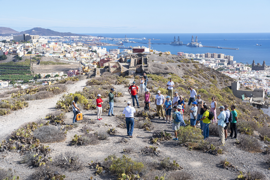 Carolina Darias comparte con la ciudadanía la riqueza arquitectónica de la Batería de San Juan
