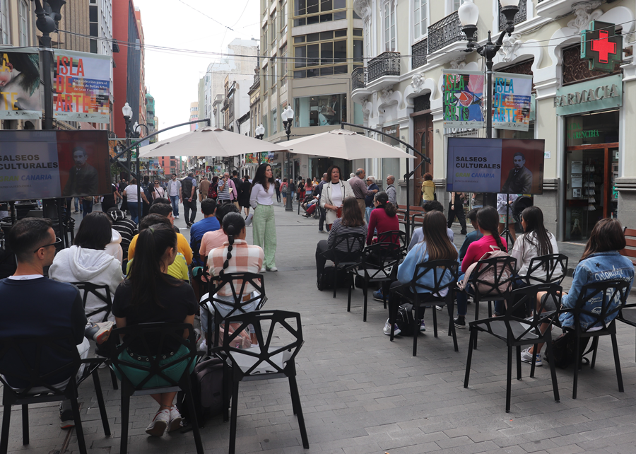 El Ayuntamiento impulsa la iniciativa 'Callejeando por el Distrito Centro' para dar a conocer sus calles a los más jóvenes