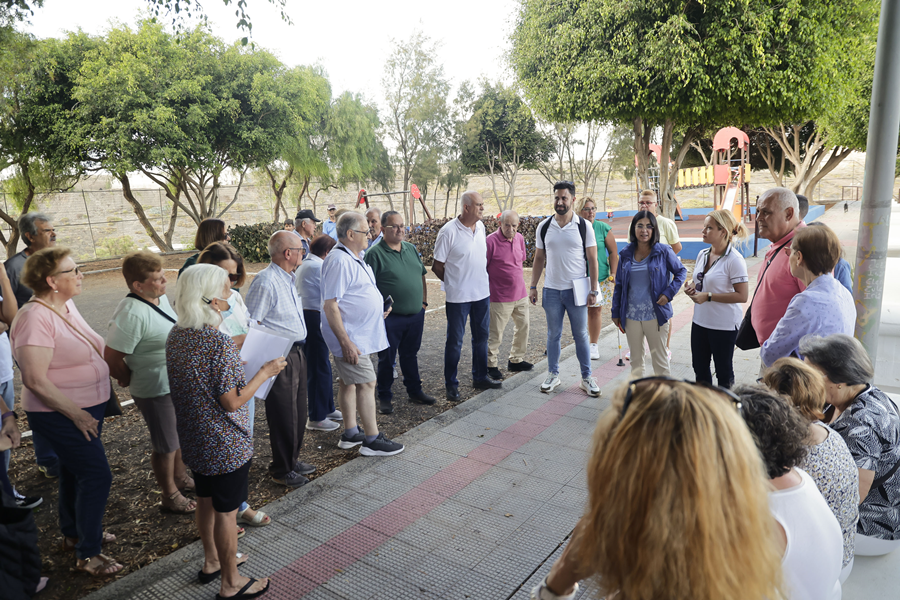 Darias comparte con los vecinos y vecinas de La Galera propuestas para la mejora del barrio