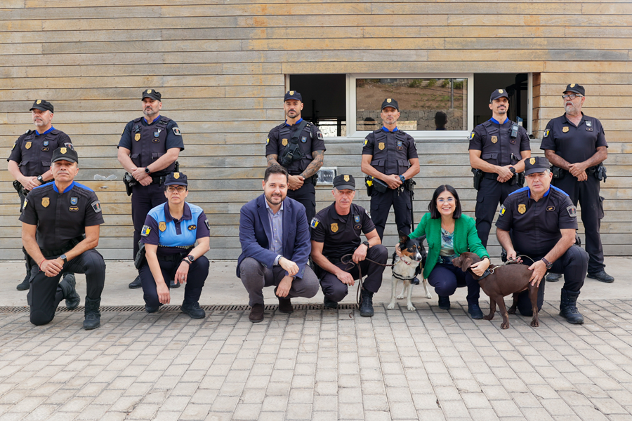 La Policía Local da la bienvenida a Nika, la nueva integrante de la Unidad Canina