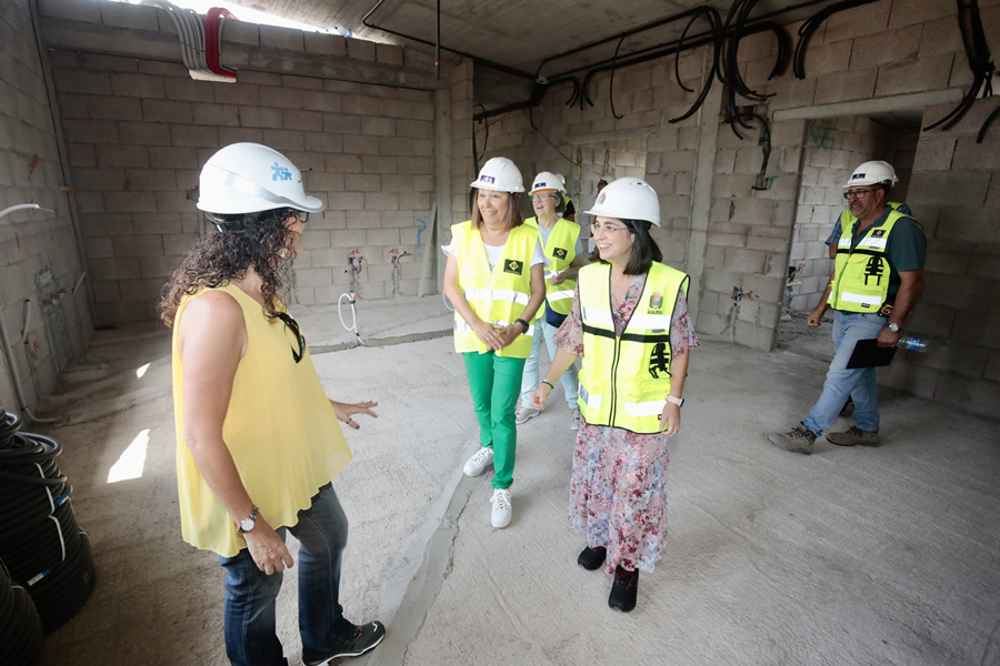 Darias recorre las obras de las primeras viviendas de Canarias para personas con TEA