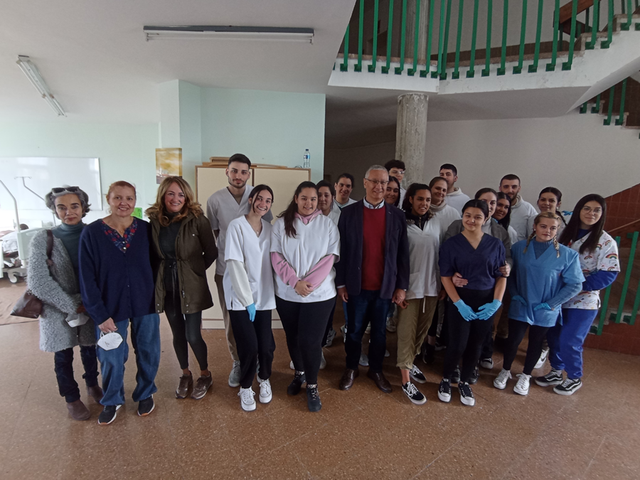 El Ayuntamiento colabora con el CIFP Felo Monzón en la formación de una treintena de cuidadores con personas dependientes a su cargo