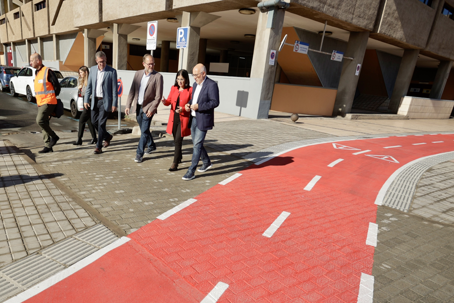 El Ayuntamiento mejora la seguridad y la accesibilidad del carril bici de la avenida Alcalde José Ramírez Bethencourt