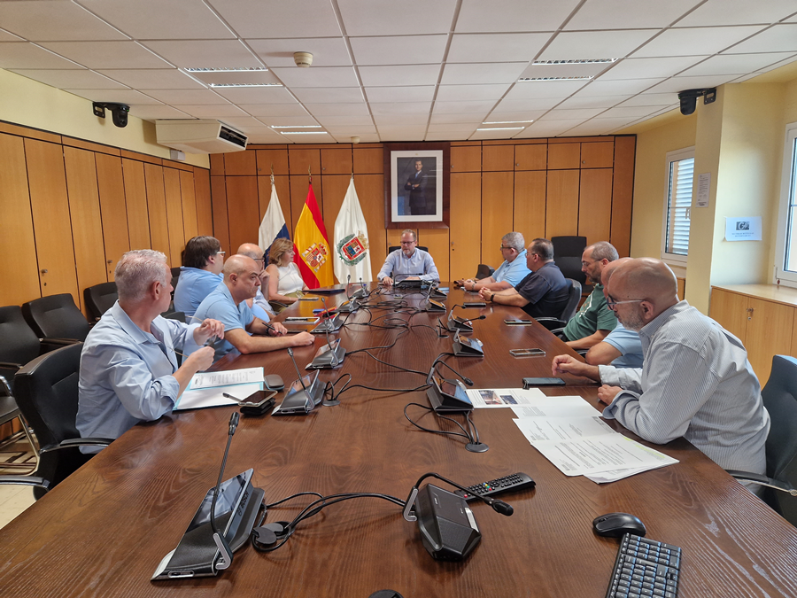 El Ayuntamiento y la Mesa del Taxi acuerdan defender al sector como servicio público esencial en la capital