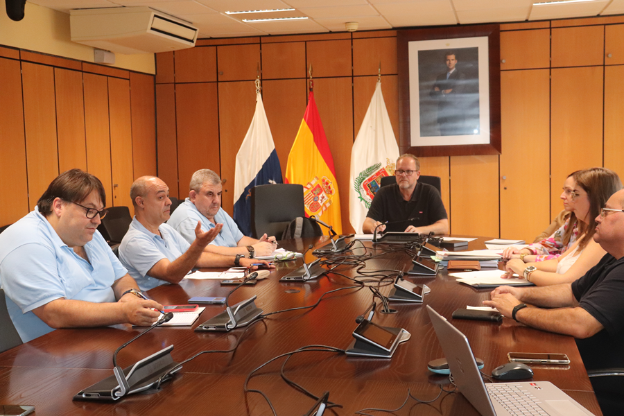 El Ayuntamiento y la Mesa del Taxi acuerdan medidas para aumentar el servicio en horario nocturno y fines de semana