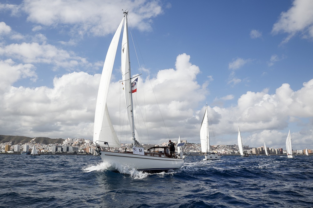 Embarcaciones de la regata ARC saliendo de Las Palmas de Gran Canaria