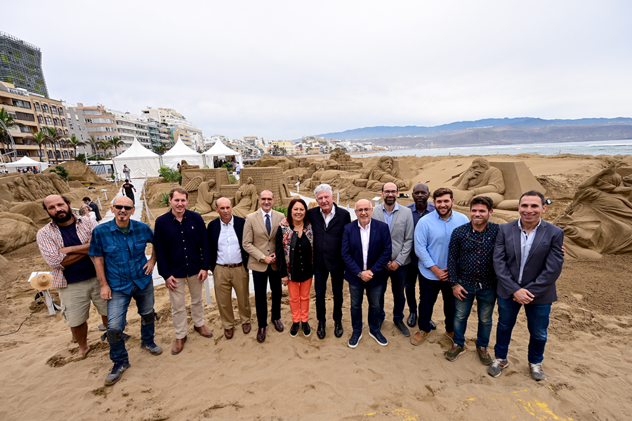 El Belén de Arena inaugura la Navidad en Las Canteras