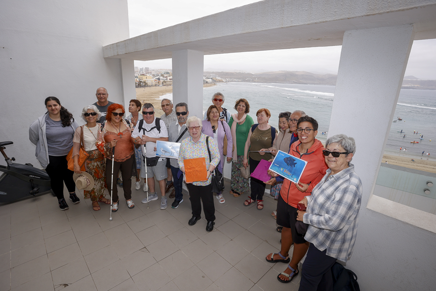 El proyecto Incleducan impulsado desde el convenio 'Investiga en Las Canteras' permite a las personas ciegas interpretar la Bahía de El Confital a través de cartografía táctil y maquetas en 3D