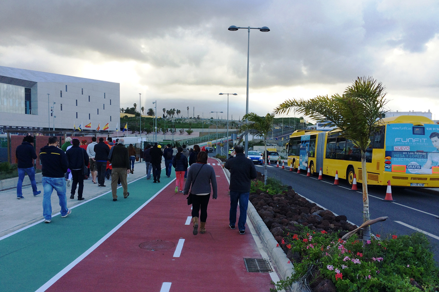 Guaguas Municipales intensifica las conexiones con el Gran Canaria Arena para facilitar la asistencia de aficionados a la gran final de la Eurocup de baloncesto