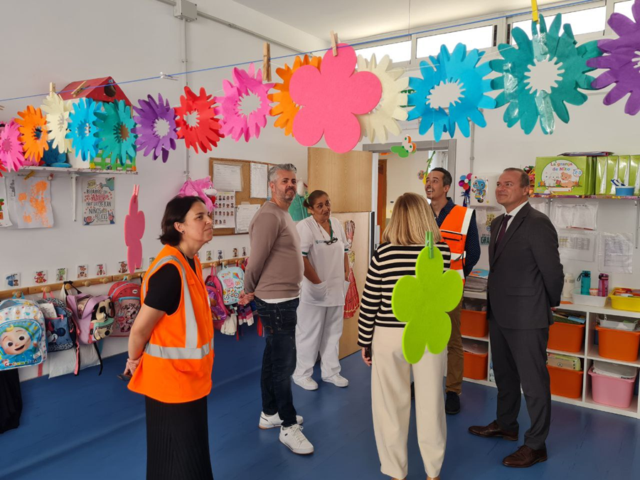 Hidalgo destaca la inversión de 1,2 millones de euros en la mejora de las escuelas municipales infantiles en un recorrido por las actuaciones efectuadas en 'Pinocho'