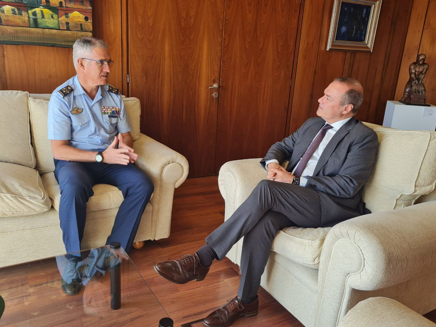 Hidalgo mantiene un encuentro de despedida con el jefe del Mando Aéreo de Canarias que deja su cargo tras ser ascendido a Teniente General