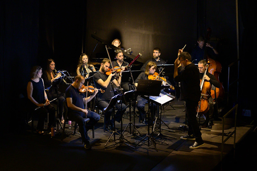 El International Bach Festival despide la tercera edición de «Camera Obscura» y pone banda sonora a dos obras de vanguardia