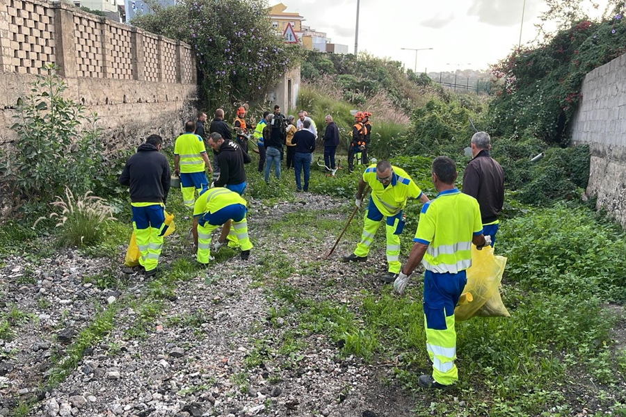 El Ayuntamiento activa un dispositivo especial de limpieza en Piletas en coordinación con la Consejería de Sanidad