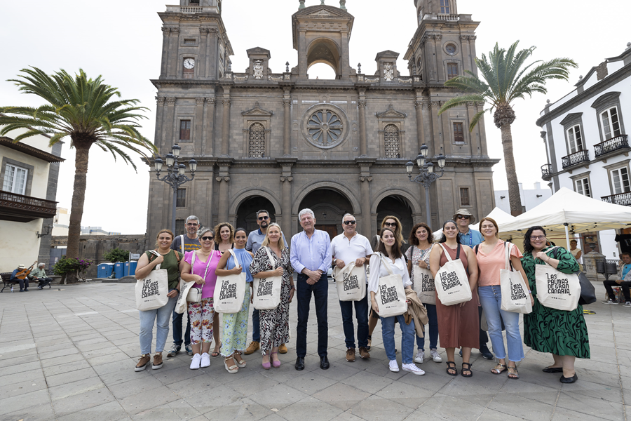 Las Palmas de Gran Canaria promociona sus atractivos como destino urbano entre los informadores turísticos de la isla