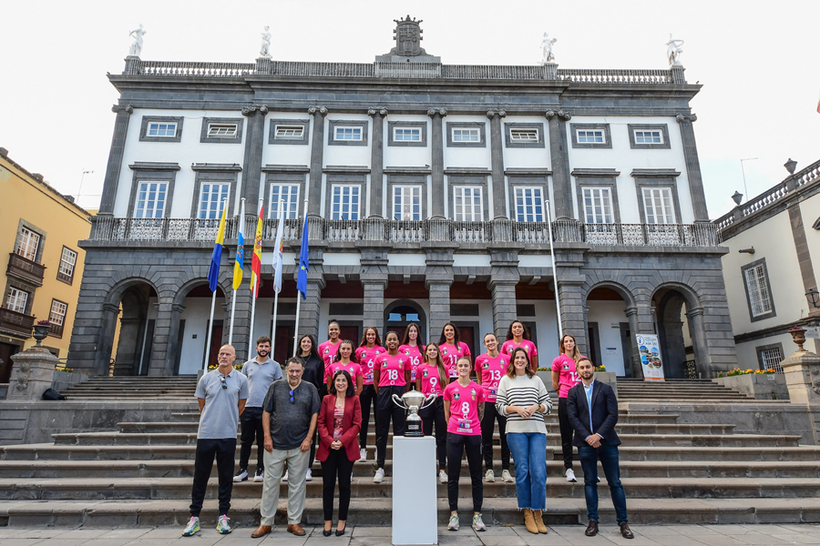 La alcaldesa Darias felicita al Club Voleibol JAV Olímpico tras ganar su segunda Supercopa de España