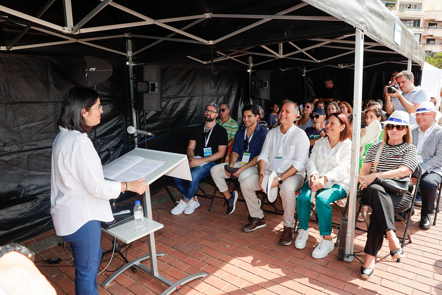 La alcaldesa Darias participando en las jornadas de la IX Feria de la Salud en la Piel