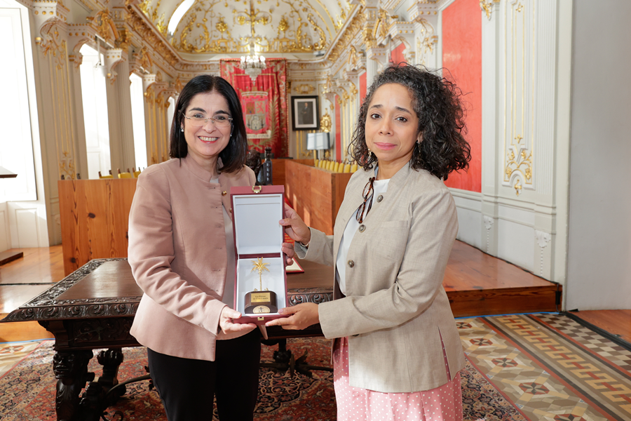 La alcaldesa recibe en las Casas Consistoriales a la embajadora de Estados Unidos en España