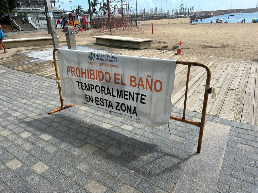 La playa de Las Alcaravaneras cerrada al baño de manera temporal por niveles anormales de enterococos