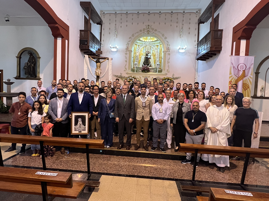 Los costaleros de la virgen del Carmen de La Isleta y los de Puerto de la Cruz refuerzan sus lazos