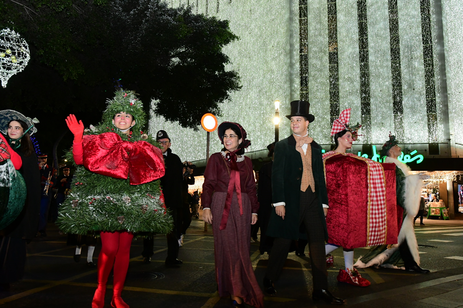 Los pasacalles de una ¿Navidad de cuento¿ inician sus recorridos por los distritos de la ciudad