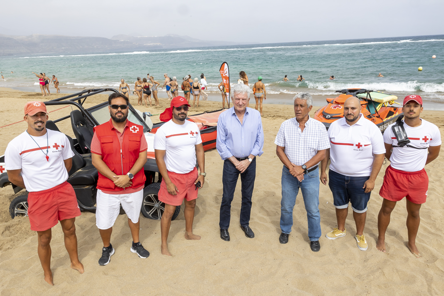 Las playas de Las Palmas de Gran Canaria despliegan el operativo de salvamento y socorrismo de la temporada de verano