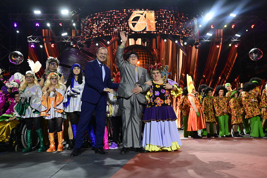 El Carnaval de la integración toma la pista de baile de «Studio 54»
