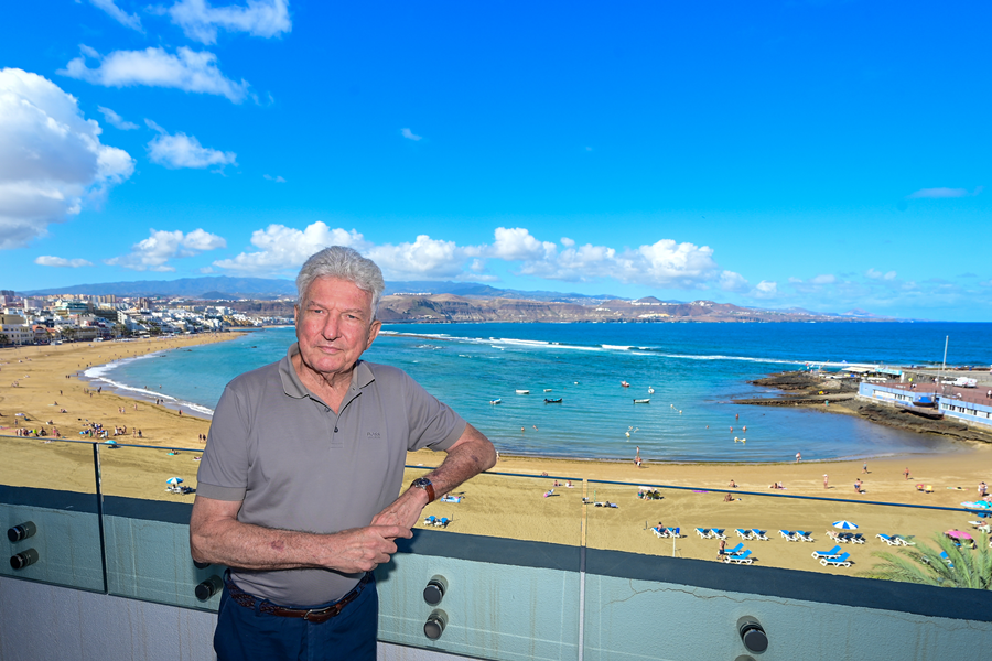 El ayuntamiento inicia el proceso de ordenación de la actividad deportiva y los servicios en la playa de Las Canteras para favorecer su sostenibilidad social y ambiental