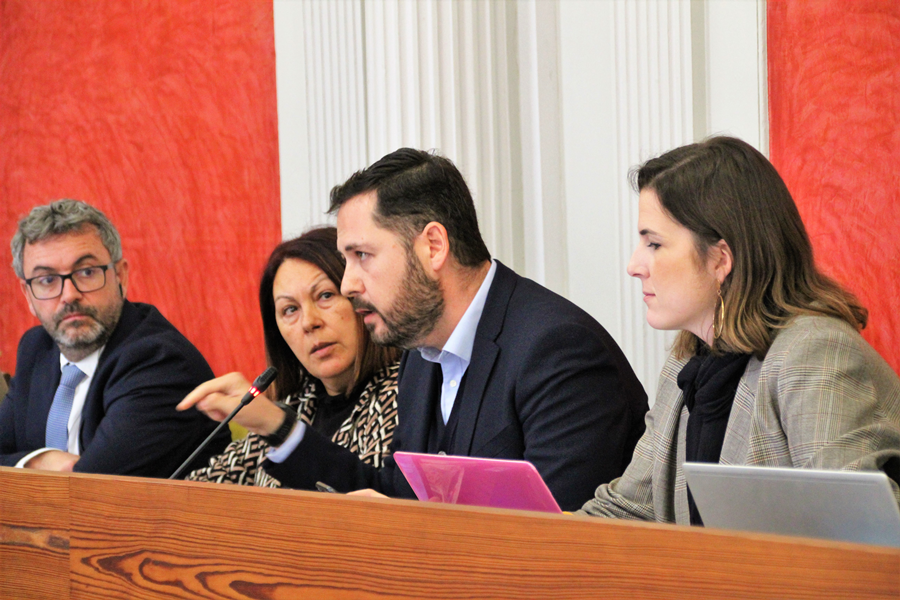 El Ayuntamiento otorga cuatro Medallas de Oro y 13 Menciones Honoríficas para reconocer la labor y el apoyo a Bomberos