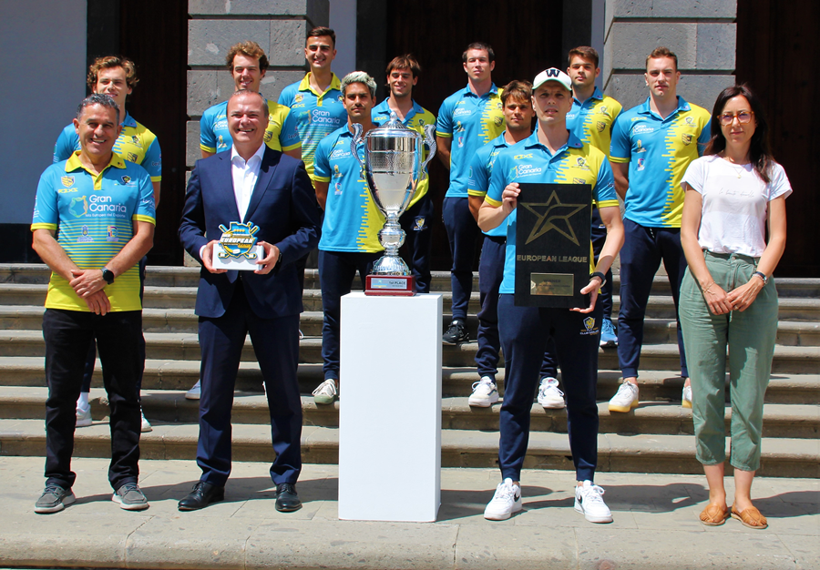 El Ayuntamiento recibe a la plantilla del Molina Sport tras proclamarse campeón de la Copa de Europa de hockey en línea