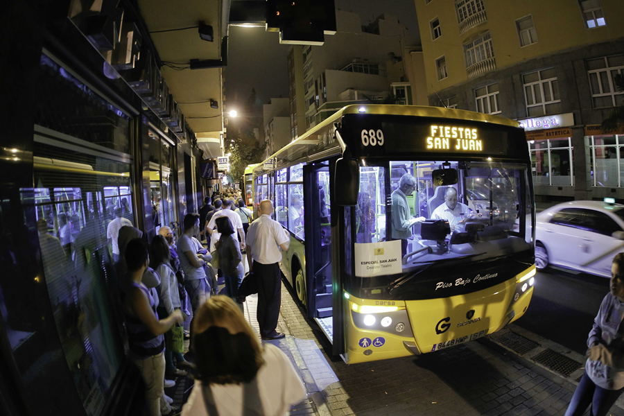Guaguas Municipales prepara un dispositivo especial de transporte público con 50.000 plazas para la Noche de San Juan en Las Canteras
