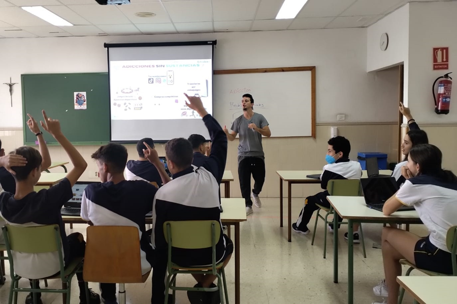 El Ayuntamiento forma a 1.267 jóvenes para prevenir usos abusivos de las TICS o de las redes sociales con el proyecto 'Tecnoadicciones'
