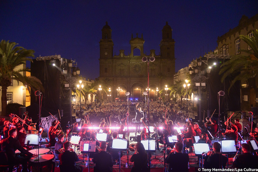 «Volver. Tango Sinfónico», la sensualidad de la melodía rioplatense recala en la plaza de Santa Ana