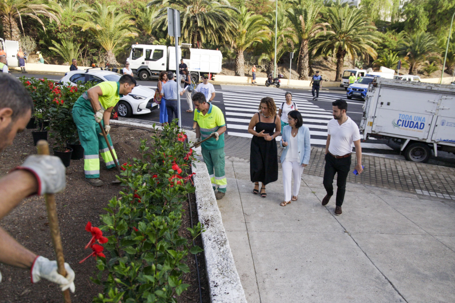 El Ayuntamiento inicia en El Batán la segunda fase del plan especial de limpieza y cuidados de zonas verdes