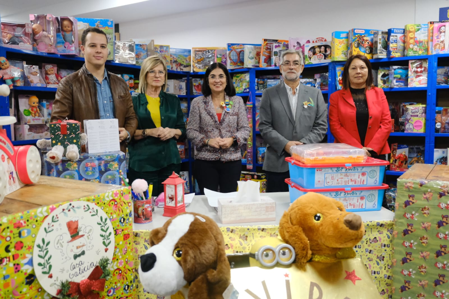 Darias destaca la labor de la Casa de Galicia para que "la magia llegue a todos los hogares de Las Palmas de Gran Canaria"