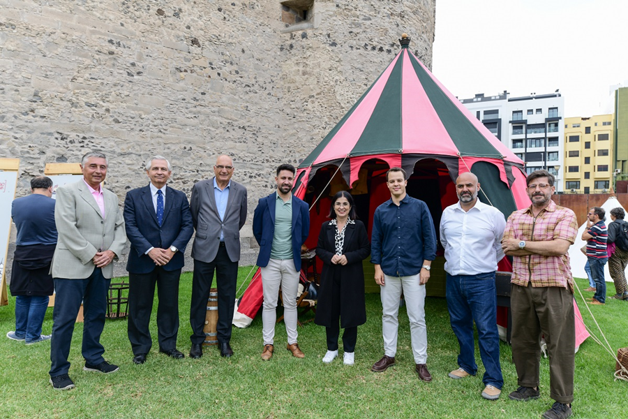 La alcaldesa inaugura la exposición «1599. Annus Ignis» en el Castillo de La Luz