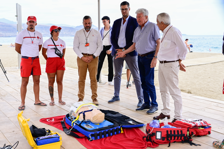 Las Canteras incorpora el innovador Autopulse para ofrecer una respuesta personalizada a las emergencias car-diorespiratorias en la playa