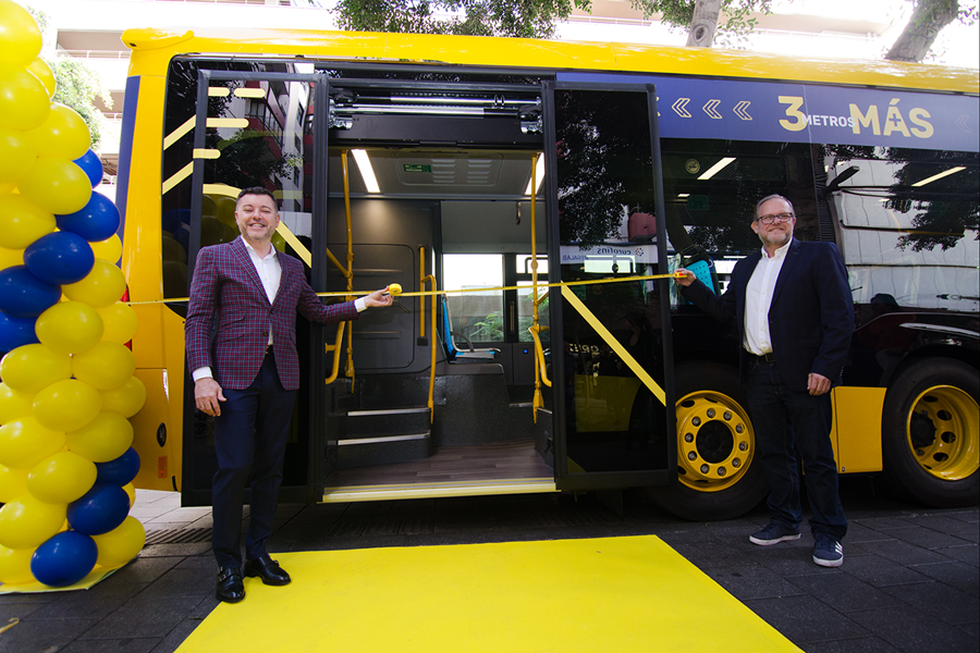 Guaguas Municipales refuerza su flota con los vehículos de una articulación más largos de Europa, con capacidad para 175 viajeros