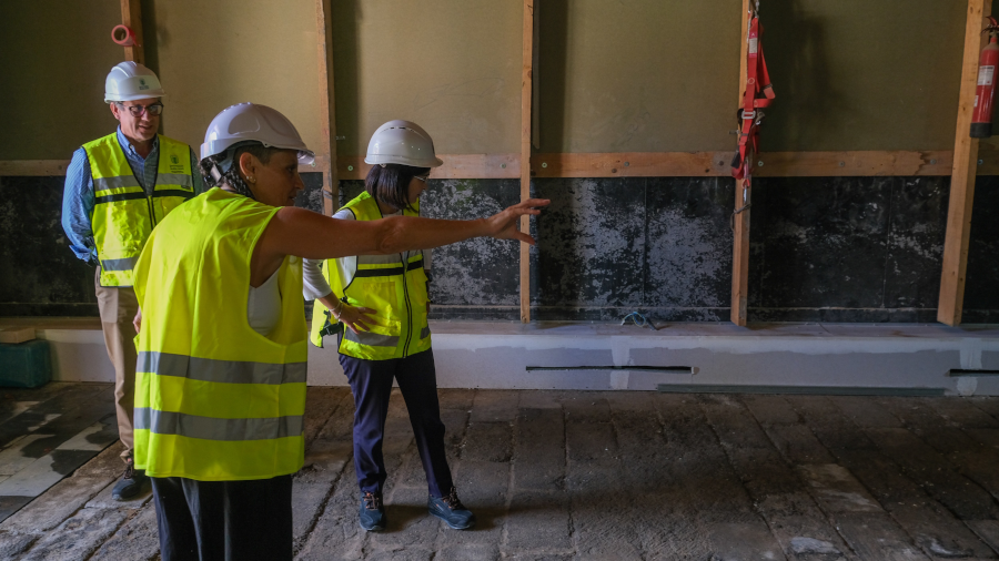 La rehabilitación de la ermita del Pueblo Canario permite recuperar un antiguo pavimento de finales del siglo XIX