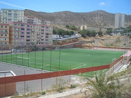 El Ayuntamiento instalará césped artificial de última generación en el Campo de Fútbol de Hoya de La Plata