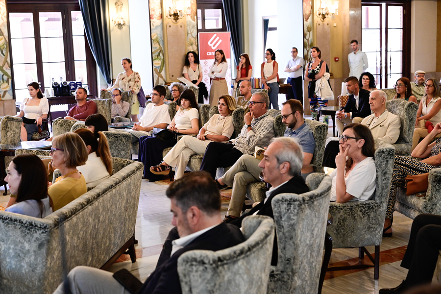 El ciclo de conferencias del Aula Miguel Martín-Fernández de la Torre cierra reflexionando sobre el deseo y las experiencias turísticas
