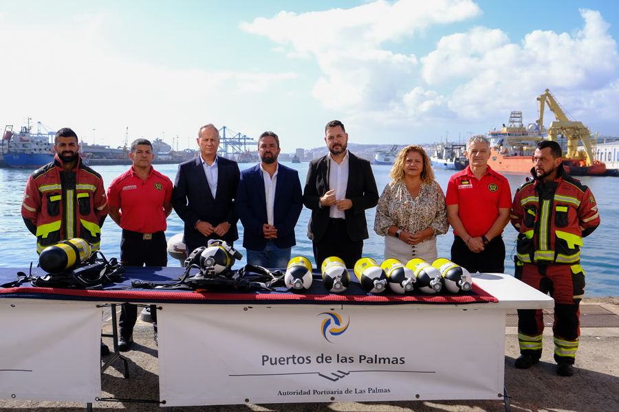 Ayuntamiento y Autoridad Portuaria presentan 135 nuevos equipos de respiración autónoma para Bomberos