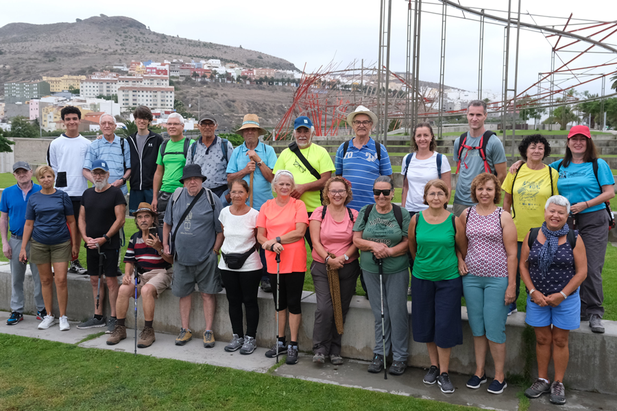 El Ayuntamiento promueve el bienestar de las personas mayores con 'Caminatas Culturales y Saludables' en verano