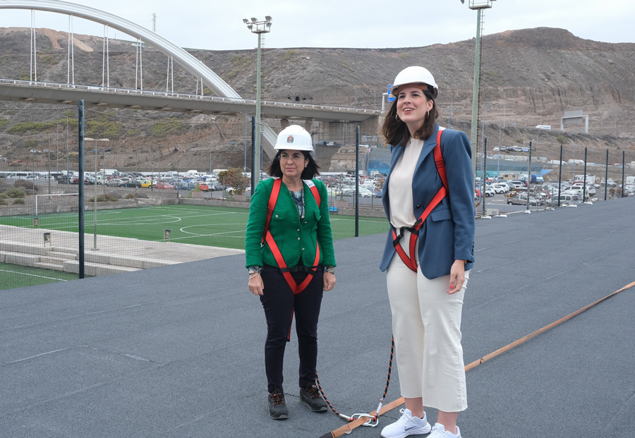El Ayuntamiento impermeabiliza la cubierta de los vestuarios de los campos de fútbol de El Rincón
