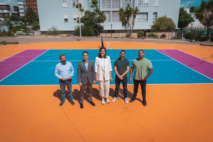 El Ayuntamiento acondiciona la pista de tenis y squash en Las Torres