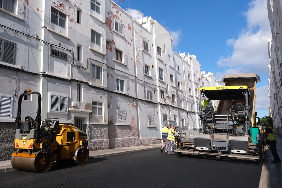 El Ayuntamiento adjudica el asfaltado de una veintena de calles en 11 barrios por 2,2 millones de euros