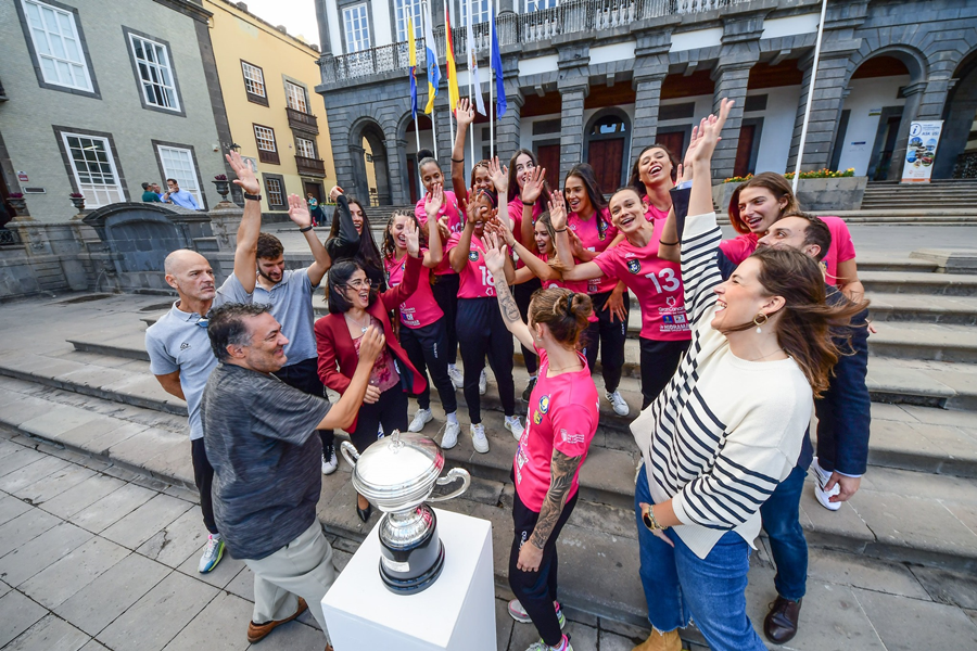 El Ayuntamiento afianza su compromiso con los clubes que promocionan el deporte femenino con un 50% más de ayudas