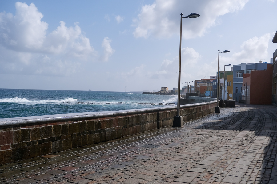 El Ayuntamiento culmina las obras de mejora en el paseo del barrio marinero de San Cristóbal