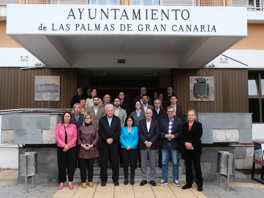 El Ayuntamiento guarda un minuto de silencio en homenaje a las víctimas de los atentados del 11M